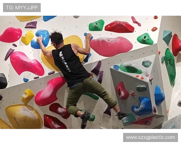 南京攀岩队与杭州攀岩队赛后复盘分析团队配合与战术策略